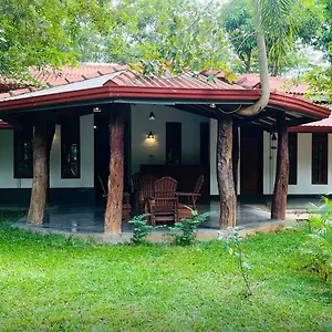 Kingfisher & Retreat Resort Sigiriya